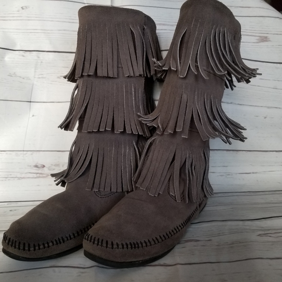 Minnetonka Gray Moccasin 3-Layer Fringe Boot Sz 8 high - Picture 4 of 7